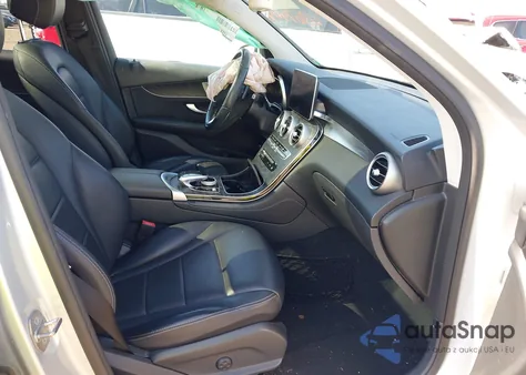 2016 Mercedes-Benz Glc 300 z USA, uszkodzony, nr VIN WDC0G4JB8GF108371